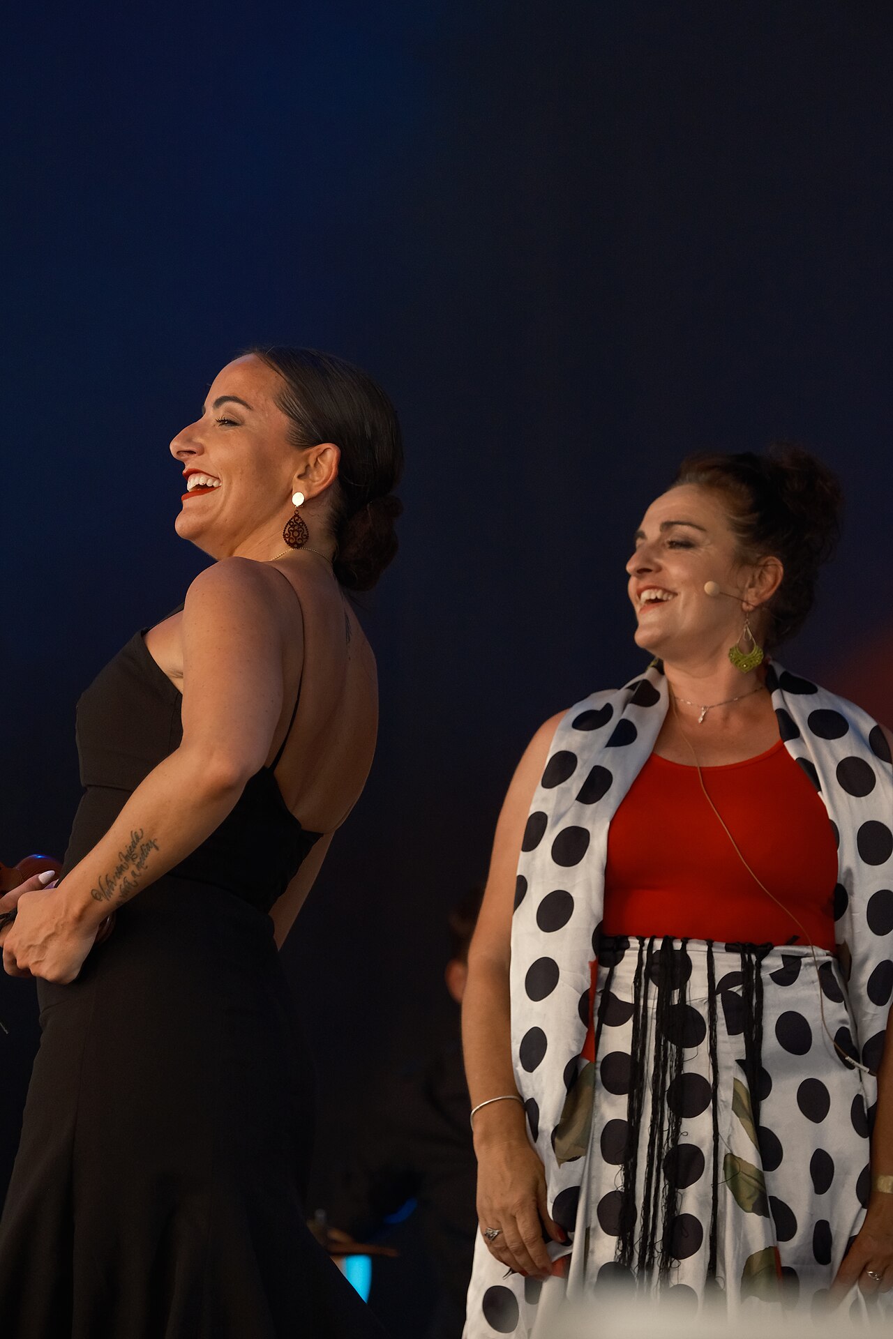 Bailaora en movimiento durante una muestra
