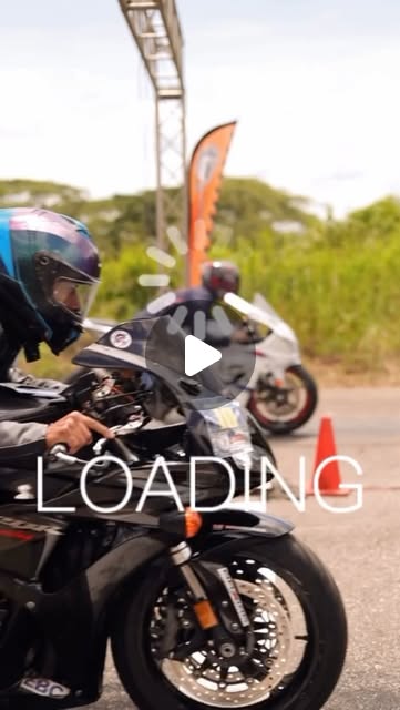 Moto de alta cilindrada en actividad de Biker Mérida