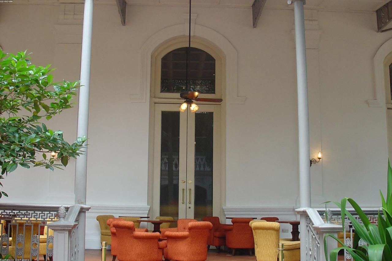Patio colonial de referencia