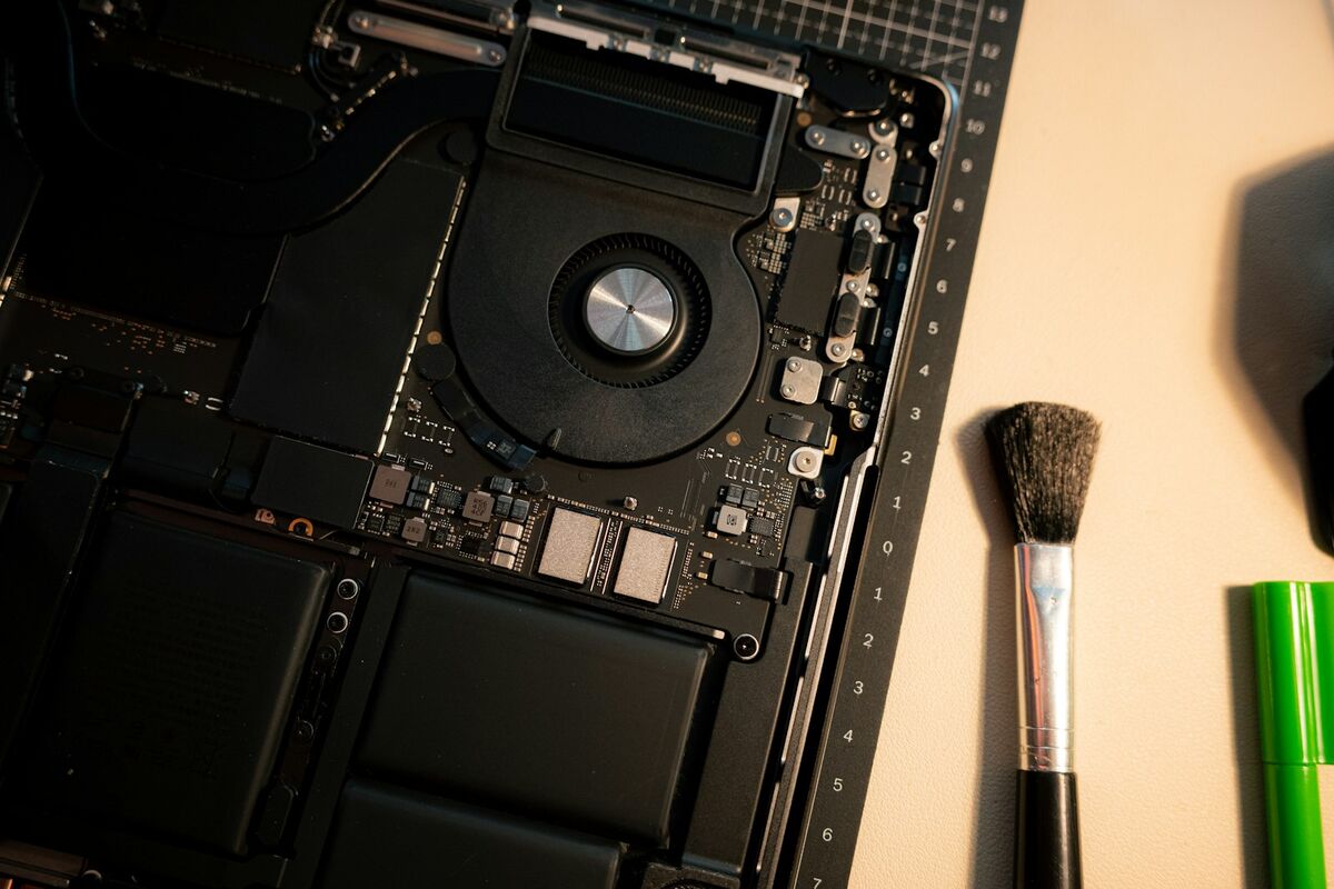 Mantenimiento y limpieza interna de una laptop