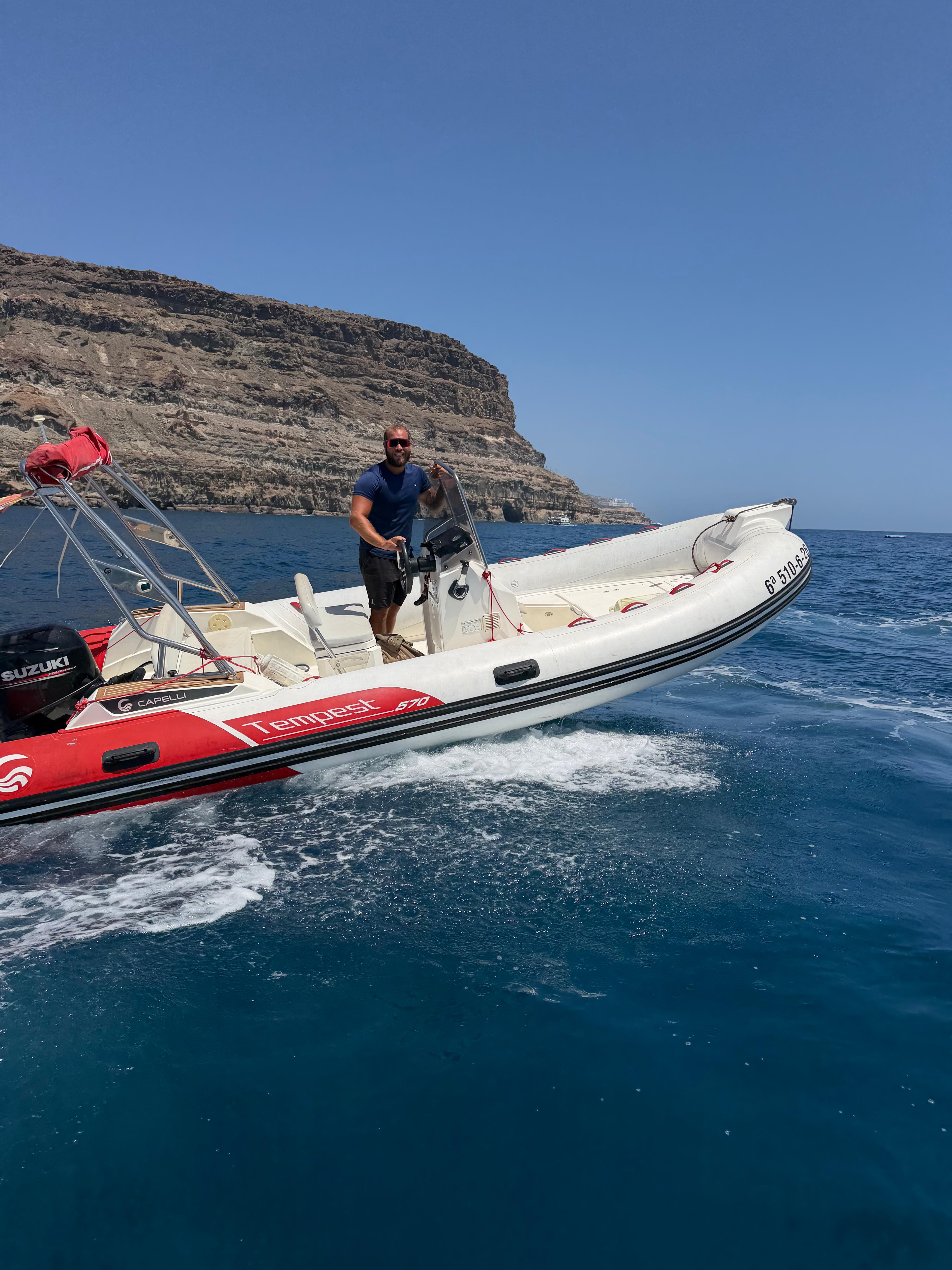 Equipo Ocean Motion navegando en Gran Canaria