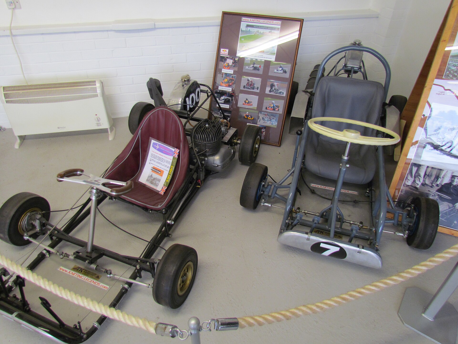 Parrilla de karts lista para la competencia